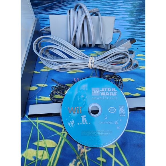 Nintendo Wii RVL-001 (Plays Gamecube) Console White 2 Controllers 2 Nunchucks - Picture 3 of 5